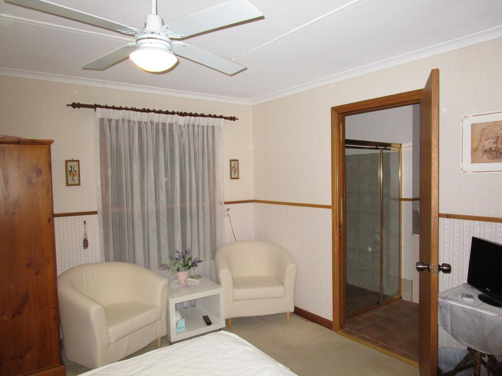 Southern Vales Bed & Breakfast Макларън Вейл Стая снимка